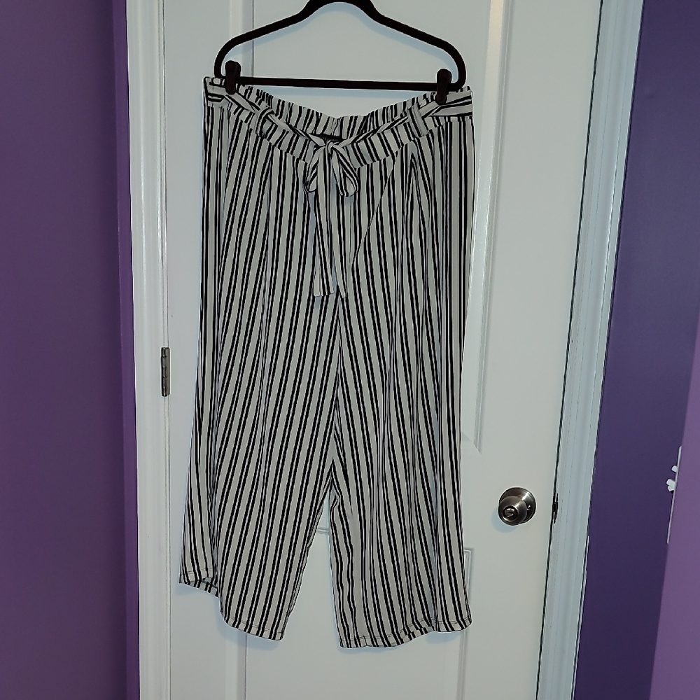Ashley Stewart Black and White Wide Leg Pants Sz: 24